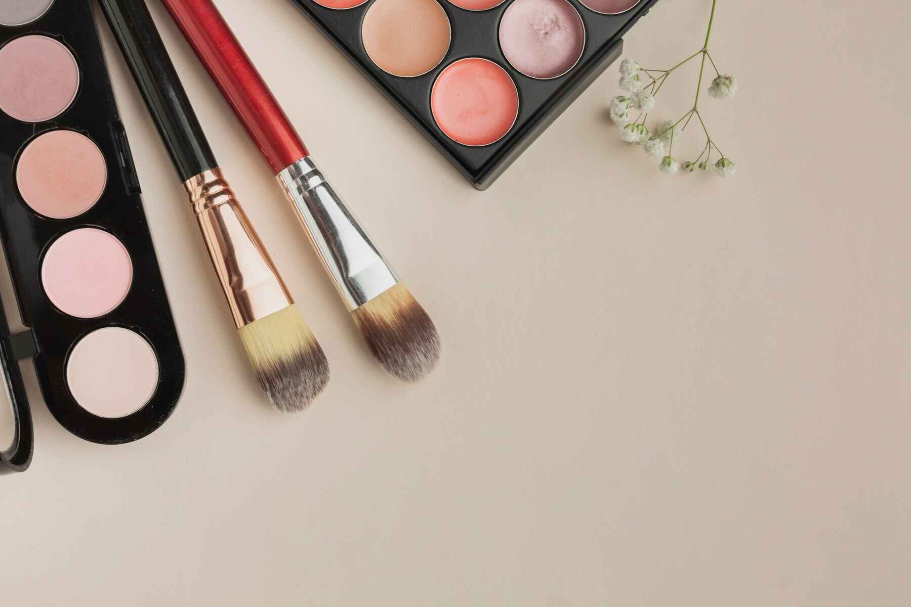 Cacher les rougeurs du visage : guide expert — correcteur vert, maquillage anti-rougeurs, fond de teint couvrant